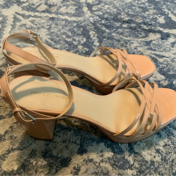 Pelle Moda
Women's Amy Patent Block Heel Platform Sandal In Blush - Picture 4 of 5